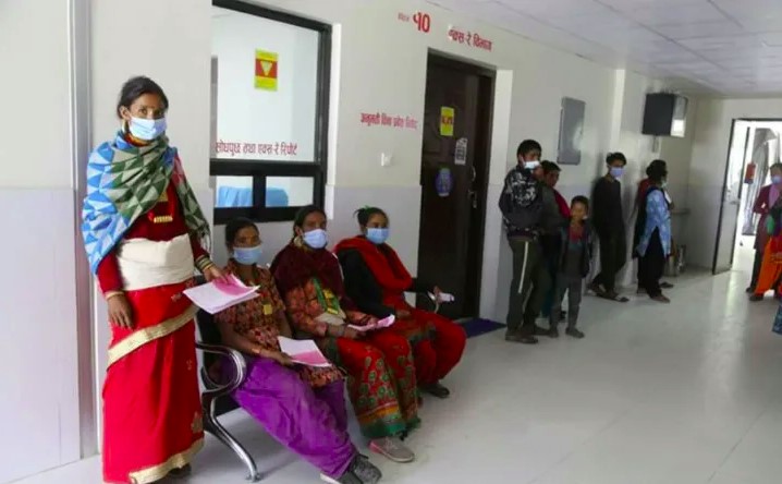 जिल्ला अस्पतालमा एक्सरे रोकिँदा बिरामी मर्कामा